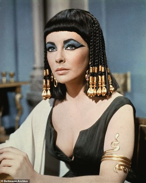 Cleopatra Beauty, Cleopatra 1963, Cleopatra Halloween, Elizabeth Taylor Cleopatra, Cleopatra Beauty Secrets, Egyptian Makeup, Queen Cleopatra, Violet Eyes, Virginia Woolf