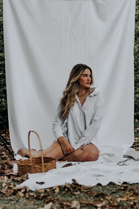 Photoshoot With White Sheet, Full Body Portrait Photography, Body Portrait Photography, Boho Photo Session, White Sheet Photoshoot, Feminine Photoshoot, Sheet Photoshoot, Whimsical Photoshoot, Full Body Portrait