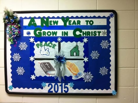 Easter Church Bulletin Boards, New Year Bulletin Boards, Missions Bulletin Board, Winter Doors, January Bulletin Board Ideas, Bulletin Board Ideas For Church, Catechism Crafts, Sunday School Room Decor, New Year Bulletin Board