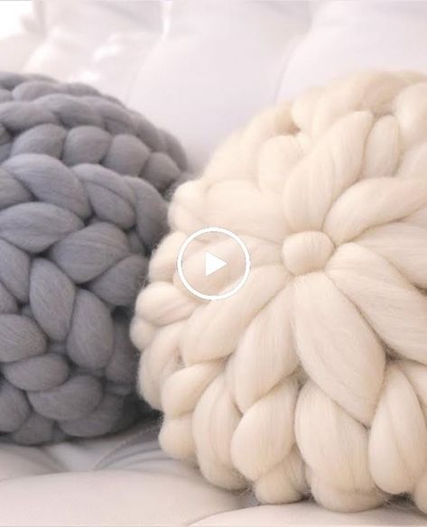 HOW TO HAND KNIT A ROUND PILLOW IN 15 MINUTES OR LESS! Hand Knit Round Pillow, Crochet Pillow Tutorial, Crochet Round Pillow, Arm Knitting Blanket Diy, Knitting Yarn Diy, Diy Knit Blanket, Yarn Blanket, Knitting Blanket, Pillow Patterns