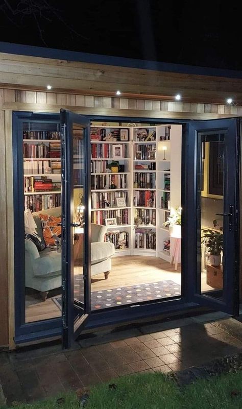 Aesthetic House Library, Library In Apartment, She Shed Library Ideas, Library Den, Corner Library Bookshelves, She Shed Library, Reading Space, Small Home Library Room, Small Library Room