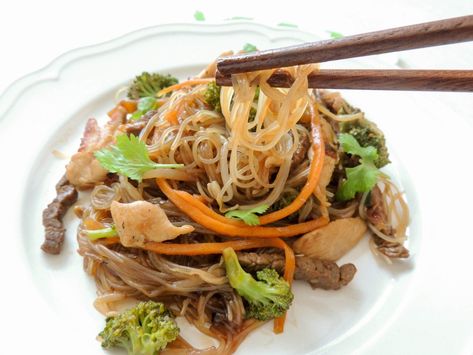 Saifun Noodles. Discover my grandma's Saifun noodles recipe: mung bean thread noodles or glass noodles with vegetables and meats! Saifun Noodles Recipe, Asian Noodle Dishes, Noodle Recipe, Taco Salad Recipes, Glass Noodles, Asian Noodles, Noodles Recipe, Cheese Salad, Global Recipes