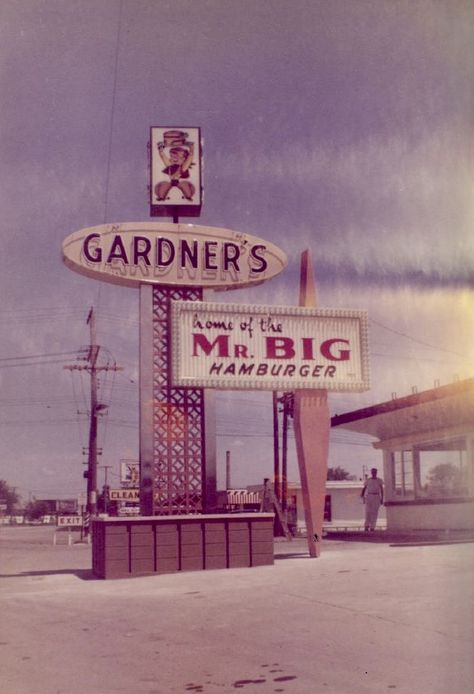 Gardner's Drive-in Restaurant, Fort Wayne, Indiana, circa 1960 Fort Wayne Indiana, Fort Wayne, Drive In, Back In The Day, Indiana, Cool Pictures, Fort, The Incredibles, Restaurant