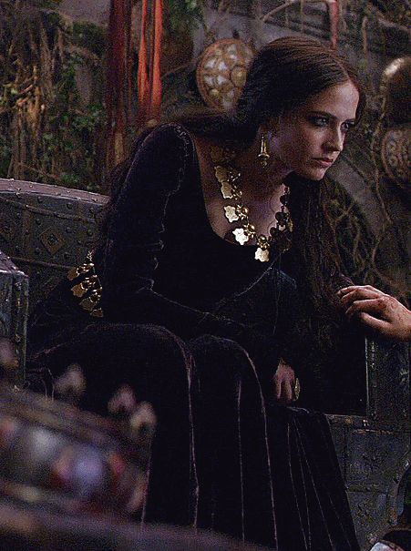 (99+) periodcostumefantasylover na Tumblrze House Mallister, Eva Green Camelot, Aesthetic Medieval, Morgana Le Fay, House Martell, Halloween Costumes 2022, Period Dress, Green Queen, Halloween This Year