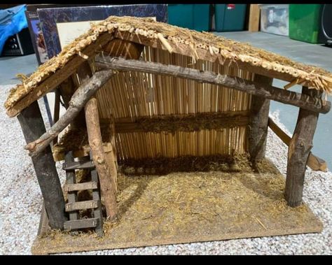 Nativity Display, Christmas Crib Ideas, Manger Nativity, Nativity Scene Display, Nativity Creche, Nativity Stable, Christmas Manger, Diy Nativity, Christmas Nativity Set