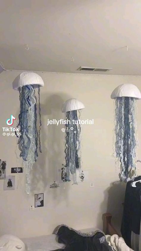 All credits go to @gi.gi_55 on Tik Tok!!! Jellyfish Decor, Jellyfish Decorations, Homemade Valentines Day Cards, Craft Table Diy, Black Living Room Decor, Homemade Mothers Day Gifts, Wall Art Diy Paint, Recycled Art Projects, Kitchen Cupboard Designs