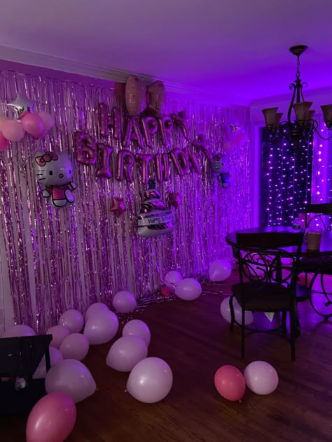 Lowkey Sweet 16 Party Ideas, 15tg Birthday Party Ideas, Sweet 16 Party Color Schemes, Birthday House Party Ideas Decoration, Small Sweet 16 Party Ideas At Home, 15tg Birthday Ideas, Sweet 16 At Home, Sweet 16 House Party, Small Sweet 16