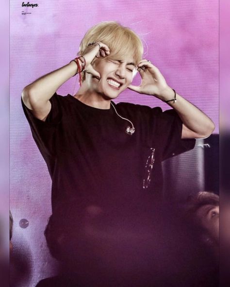 Taehyung Heart, Taehyung Hair Colors, Kpop Hair Dye, Taehyung Blonde, Taehyung Thumbnail, Music For You, Make Her Smile, Bts Kim Taehyung, Bts Kim