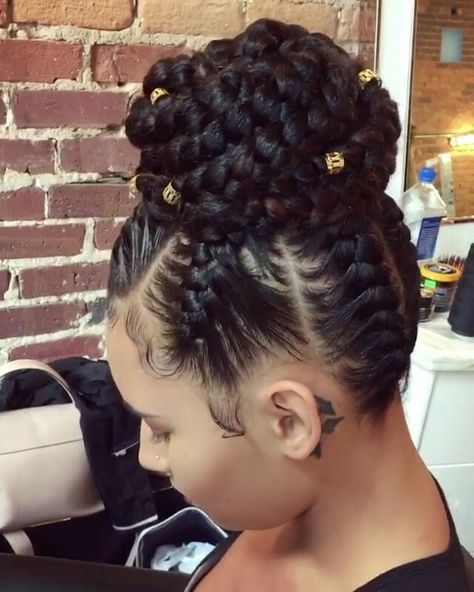 I want some braids that I'll be able to put into a bun Twisted Hair, Pelo Afro, Feed In Braid, Beautiful Braids, Girls Braids, Penteado Cabelo Curto, Cornrow, Cornrow Hairstyles, African Braids Hairstyles