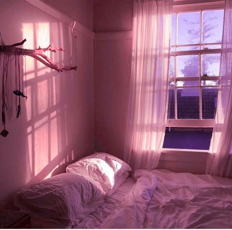 Purple Bedroom Aesthetic, Bedroom Aesthetic Vintage, Hot Pink Bedrooms, Nyc Girl Aesthetic, Sleep Aesthetic, Purple Bedroom, Girl Sleeping, Purple Sky, Pink Bedroom