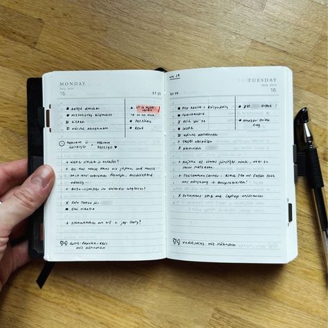 Papier-Faultier (@papier.faultier) • Instagram photos and videos Moleskine Aesthetic, Planner Aesthetic, Writing Planning, How To Bullet Journal, Journal Organization, Notes Journal, Hobonichi Planner, Study Stationery, Commonplace Book