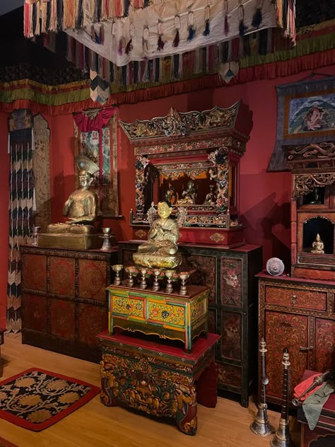 Tibetan Room Decor, Tibet Aesthetic, Meditation Rooms, Puja Room, Buddhism, Home Remodeling, Meditation, Projects To Try, Room Decor