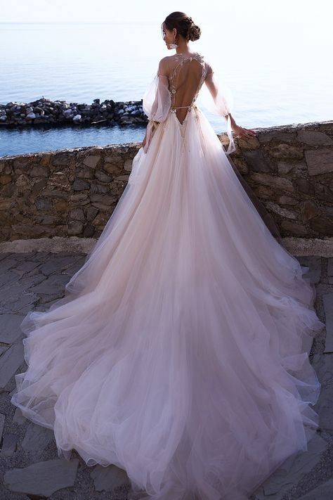 Simple Wedding Dress Beach, Bridal Gowns Vintage, Wedding Dress Guide, Bridal Gowns Mermaid, Dream Wedding Ideas Dresses, Lace Bridal Gown, Bohemian Wedding Dresses, A Wedding Dress, Ball Gowns Wedding