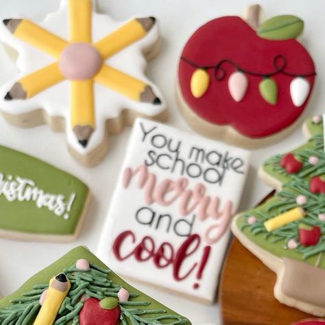 Teacher Christmas Cookie Gifts, Teacher Sugar Cookies Gift Ideas, Christmas Teacher Cookies, Teacher Christmas Cookies Decorated, Teacher Christmas Cookies, Christmas Cookies For Teachers, School Sugar Cookies, Back To School Gift Ideas, Teacher Cakes