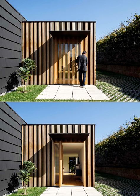 Wood Slats On The Exterior Of This House Hide Some Windows And Doors Timber Garage, Wood Facade, Timber Slats, House Design Exterior, Wood Cladding, Timber Cladding, Exterior Cladding, Glass Front Door, Design Exterior