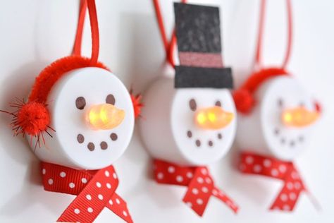 Tea Light Snowman Ornaments Joululahjat Diy, Dollar Store Christmas Diy, Tea Light Snowman, Snowman Crafts Diy, Children Crafts, Rustic Christmas Ornaments, Dollar Store Christmas, Snowman Crafts, Easy Christmas Diy