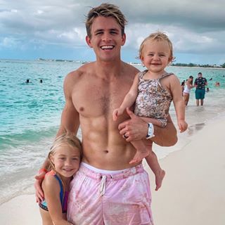 Cole LaBrant (@cole.labrant) • Instagram photos and videos Savannah Soutas, Everleigh And Posie, Cole Labrant, Savannah Labrant, Rebecca Zamolo, Sav And Cole, Savannah Rose, The Labrant Family, Cole And Savannah