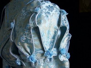 Regency pelisse sleeve detail by Chantals Studio, via Flickr Blue Regency Aesthetic, Pelisse Regency, Moody Fabric, Regency Pelisse, Regency Clothing, Modern Blazer, Gaun Abad Pertengahan, Regency Gown, Spencer Jacket