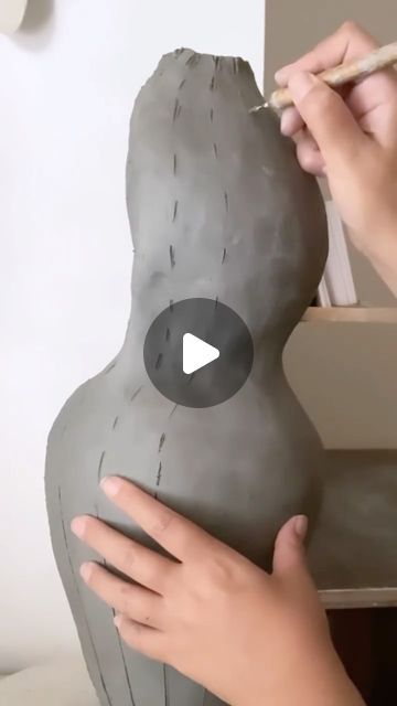 Pottery Texture, Vase Sculpture, Sculptural Vase, Vase Noir, Beginner Pottery, Pot Vase, Handcrafted Pottery, Pottery Videos, Handmade Ceramics Vase