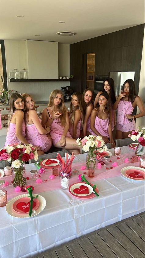 Pink Sleepover, Pijama Party, Pj Party, Cute Birthday Ideas, Galentines Party, Shotting Photo, Best Friend Photos, Cute Friend Photos, Pink Dresses