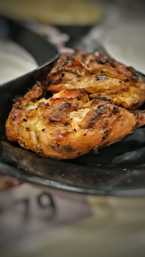 Al faham chicken, Arabian spicy chicken goes well with kuboos Alfama Chicken, Al Faham Chicken, Chicken Francaise, Veg Recipes, Spicy Chicken, Simple House, Grilling, Low Carb, Chicken