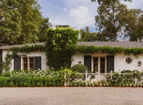 The Prettiest House You Ever Did See California Ranch Style Homes Exterior, California Ranch Style Homes, California Ranch, Small Farmhouse, Countryside House, Ranch Style Homes, Studio Mcgee, California Homes, Pretty House