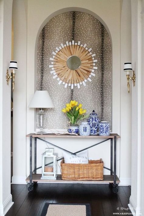 Freshen up your home with these gorgeous entryway ideas! From coastal to farmhouse and modern, these ideas will be sure to inspire you! See more on http://ablissfulnest.com/ #entrywayideas #entryway #entry Niche Decor Entryway, Niche Decor Ideas, Entryway Ideas Modern, Fawn Wallpaper, Wall Niche Ideas, How To Style A Console Table, Niche Decor, Art Niche, Niche Ideas