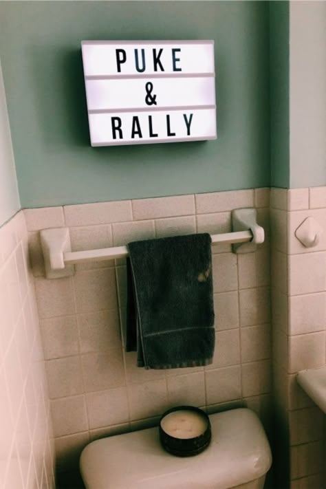 Feeling uninspired by your college apartment bathroom? Get inspired with these creative decor ideas. College House Ideas, College Apartment Bathroom, College Bathroom, College House Decor, College Home, College Apartments, College House, College Decor, College Apartment Decor