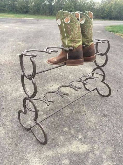 Horseshoe Boot Rack, Welding Crafts, Horseshoe Projects, Boot Rack, Horseshoe Decor, Horseshoe Crafts, Welding Art Projects, Dekor Diy, Diy Welding