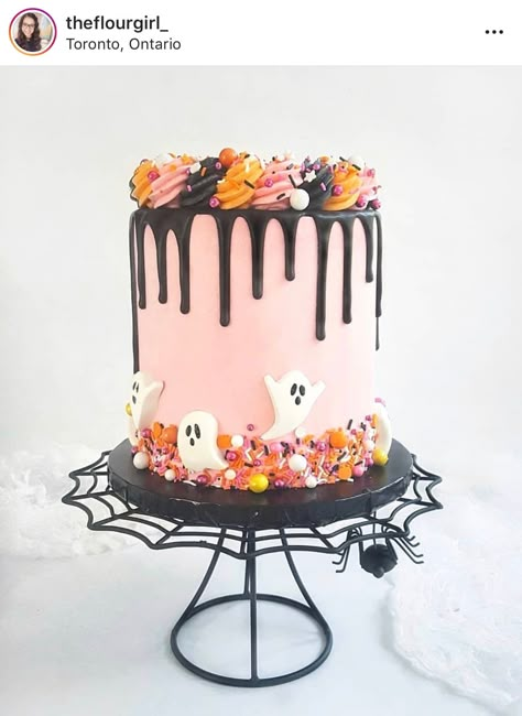 Birthday Cakes Halloween, Halloween Smash Cake, Cute Halloween Cakes, Round Birthday Cakes, Pasteles Halloween, Spooky Cake, Halloween First Birthday, Halloween 1st Birthdays, Halloween Birthday Cakes