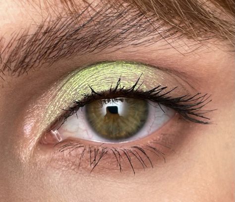 Mint Eyeshadow Looks, Light Green Eyeshadow, Mint Eyeshadow, 2024 Makeup, Everyday Eye Makeup, Eyeshadow Glitter, Inspo Makeup, Fun Makeup, Dance Makeup