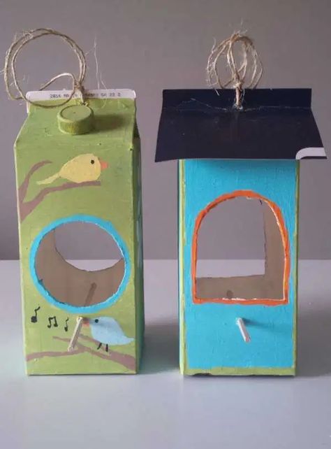 Nature Crafts – Make a Milk Carton into a Bird Feeder – Lesson Plans Recycled Crafts #recycled #crafts #DIY #milkcarton #kidscrafts This article was featured on CraftGossip.com and reviewed by our team of Editors. Milk Carton Bird Feeder, Milk Carton Crafts, Bird Feeder Craft, Juice Carton, Environmental Movement, Recycled Art Projects, Diy Bird Feeder, Diy Birds, Milk Carton