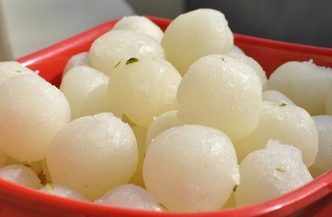 Copycat Haldiram's Rasgulla Recipe | HungryForever Food Blog Suji Recipe, Rasgulla Recipe, Chinese Desserts, Best Street Food, Indian Sweet, Indian Street Food, Indian Desserts, Indian Sweets, Makati