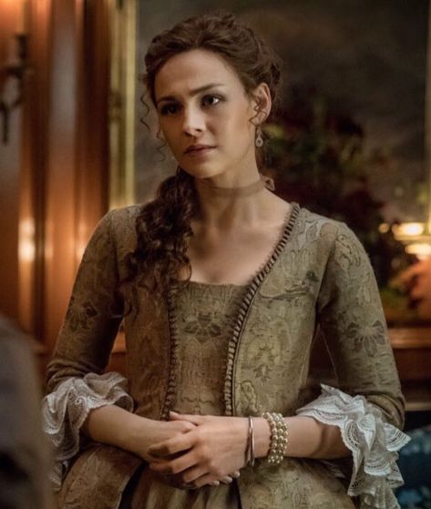 Outlander Hairstyles, Brianna Outlander, Brianna Fraser, Outlander Show, S Costumes, Sophie Skelton, Outlander Costumes, Outlander Season 4, John Bell