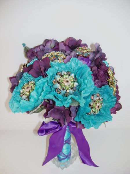 LOVE!!! with Teal and White or Silver instead of Purple <3 Green Aquarium, Purple Brooch Bouquet, Purple Turquoise Wedding, Fountain Wedding, Morocco Wedding, Blue Purple Wedding, Wedding Ocean, Toss Bouquet, Galaxy Wedding