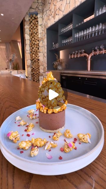 Video Transitions Ideas, Transitions Ideas, Video Transitions, Popcorn Cake, Food Videography, Food Video, Video Tips, Lucky You, Food Restaurant