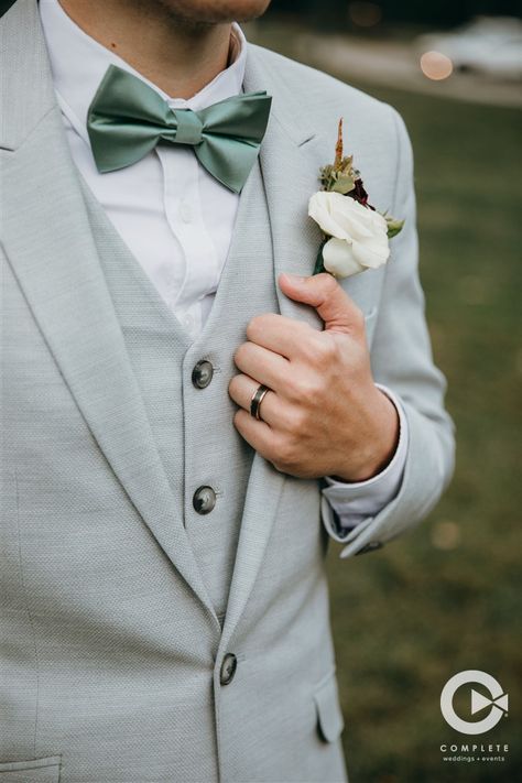 Grey Suit With Green Bow Tie, Sage Green Tuxedo For Men, Light Green Groomsmen, Eucalyptus Wedding Tuxedo, Aesthetic Groom Suit, Men Tuxedo Wedding Olive Green, Tux With Green Tie, Blush Pink And Sage Green Wedding Suits, Sage Green Chambelan Outfits