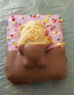 Teddy Bear Sleepover At School, Bear Snacks For Kids, Teddy Bear Picnic Party Food, Sleepy Teddy Bear Snack, Sleepy Teddy Bear Pastry, Nature Snacks, Bear Hunt, Chocolate Biscuits, Afternoon Tea Party