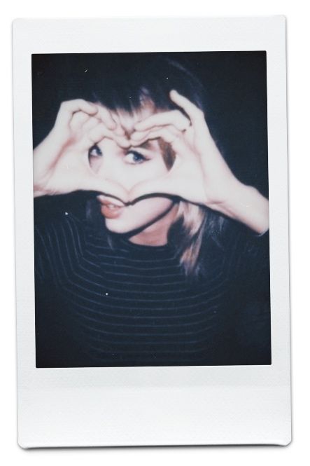 Print Polaroid Pictures, Taylor Swift Polaroid, Taylor Swift Fotos, Taylor Swift Party, Taylor Swift Tour Outfits, Taylor Swift Speak Now, Swift Tour, Hand Photo, Taylor Swift Posters