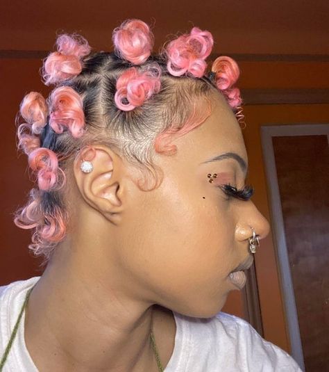 18 Girls Who Don’t Want to Waste Their Life on Wearing Boring Hairstyles Boring Hairstyles, Dyed Curly Hair, Natural Hair Short Cuts, Bantu Knots, Dyed Natural Hair, Ponytail Styles, Movie Character, Favorite Hairstyles, Favorite Movie