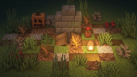 I built a spooky grave! - Minecraftbuilds Minecraft Spooky House Ideas, Minecraft Grave Ideas, Halloween Themed Minecraft House, Graveyard Minecraft Ideas, Grave Yard Minecraft, Spooky Minecraft Ideas, Spooky Minecraft Decor, Cemetery Minecraft Ideas, Grave Minecraft