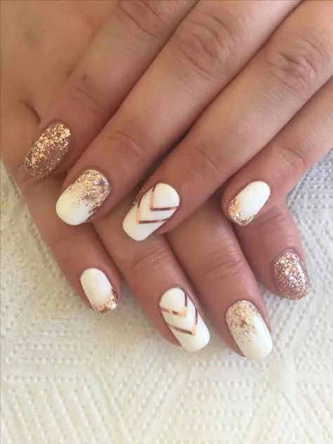 Ivory Nail Designs, Ivory Nails Acrylic, White And Gold Nail Ideas, Nails With Gold Accent, White And Gold Nails, Ivory Nails, Gold Accent Nail, Gold Gel Nails, White Nails With Gold