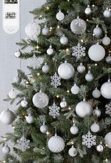 Silver Baubles Christmas Tree, White Baubles Christmas Tree, White And Silver Tree Decorations, White And Silver Xmas Tree, Christmas Tree Ideas Silver And White, Green Christmas Tree With White Decor, Christmas Tree With Silver Decorations, White Christmas Tree Themes Colors, White Snowy Christmas Tree