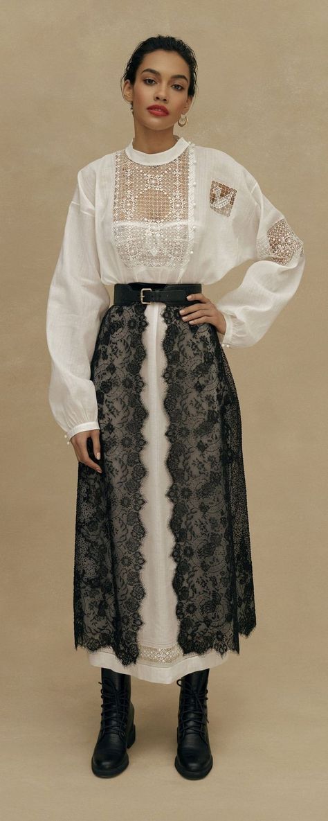 2019 Couture, Ulyana Sergeenko, Couture Mode, Folk Fashion, Russian Fashion, Mode Inspo, Rebecca Taylor, Mode Inspiration, White Blouse