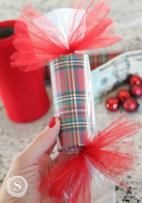 Christmas Money Gift Ideas, Money Gifts Christmas, Ways To Give Money, Money Gift Ideas, Diy Christmas Baskets, Gift Money Holder, Gifting Money, Box Regalo, Christmas Gift Certificate