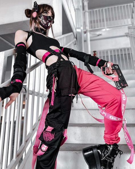 ᴋᴇʟꜱᴇʏ (@hungerpvngs) • Instagram-Fotos und -Videos Pink Techwear, Techwear Outfits Women, Cyberpunk Outfit, Techwear Outfits, Techwear Fashion, Cyberpunk Clothes, Cyberpunk Fashion, Cyberpunk Style, Futuristic Fashion