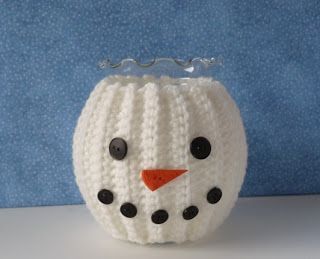 Free Patternl: Snowman Jar Cozy - Crochet Version Crocheted Snowman, Crochet Jar Covers, Snow People, Crochet Snowman, Crochet Cozy, Crochet Xmas, Snowmen Patterns, Candle Sticks, Holiday Crochet