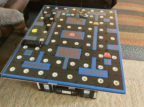 Pacman coffee table made out of vhs tapes. Pacman Decor, Vhs Ideas, Vhs Tape Case, Vhs Crafts, Cassette Tape Crafts, Vinyl Record Crafts, Record Crafts, Geeky Art, Dvd Case