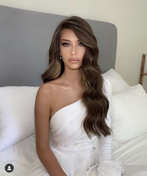 Relaxed Wavy Hair, Hair Down Wedding Brunette, Curled Hairstyles For Prom Side Part, Long Wavy Hair Formal, Wedding Hairstyles Down Wavy Loose Curls Side Part, Mandap Hairstyle For Bride, Long Hairstyles Volume, Wedding Long Hair Down, Blowout Bridal Hair