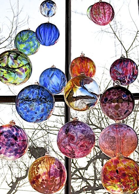 Glass Balls Display, Cardboard Lampshade, Lamp Shade Diy, Spirit Ball, Cardboard Lamp, Witch Balls, Witch Ball, Cardboard Craft, Art Of Glass